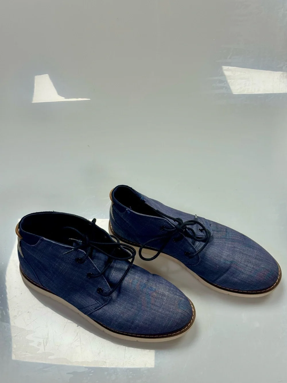 TOMS Men's Blue Chambray Chukka Shoes Lace Up Casual Size 10.5 EU 43.5